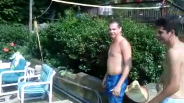 Влизане В Басейн Със Стил