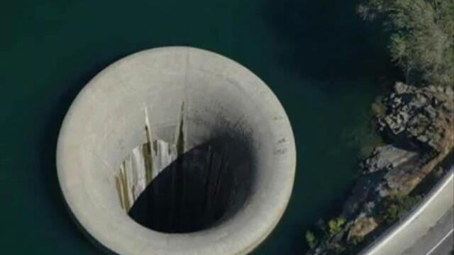 Топ 10 Дупки в Земната Повърхност