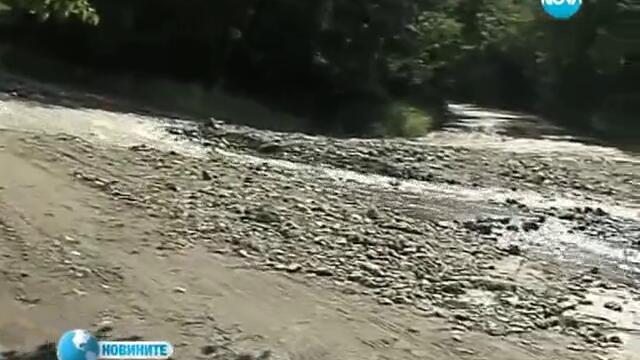 Река заля пътя за Рилския манастир