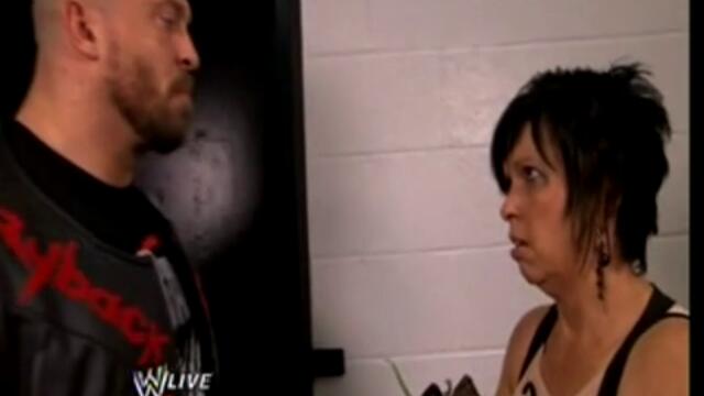 Ryback дава на Vickie Guerrero прегръдка за сбогом - Wwe Raw 8713 vs