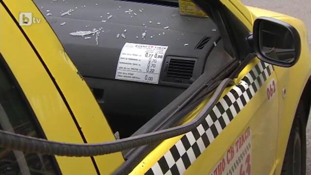 Арматурно желязо се заби в такси