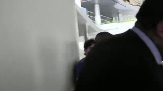 Кание Уест се спречка с папараци на летището в Лос Анджелис