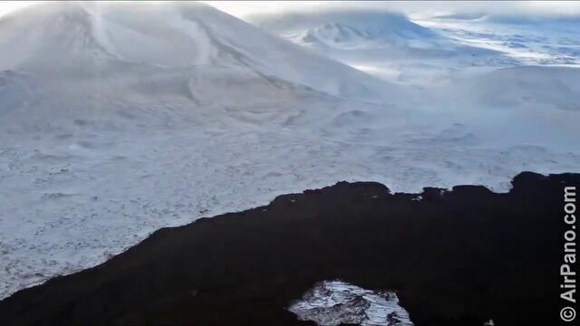 Изригване на вулкан в Камчатка, Русия