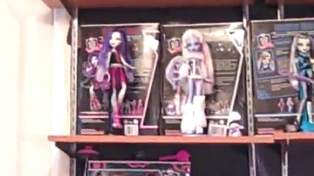 monster high doll collection! Over 100 dolls