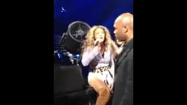 Косата на Бионсе се заплете във вентилатор по време на концерт