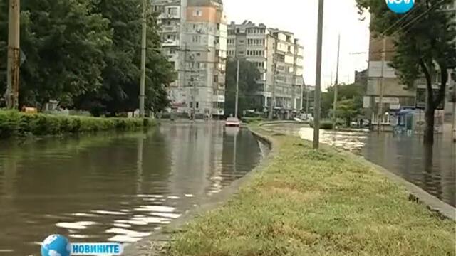 Летен дъжд потопи улиците на Русе във вода