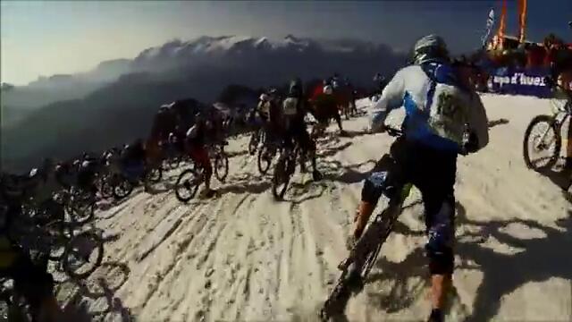 Доста екстремно алпийско спускане с колела - Франция 2013