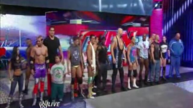 The Shield vs Daniel Bryan ( Gauntlet match ) - Wwe Raw 26813 H