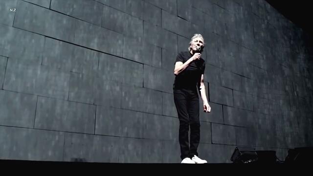 Roger Waters  David Gilmour - Comfortably Numb 2011 Live