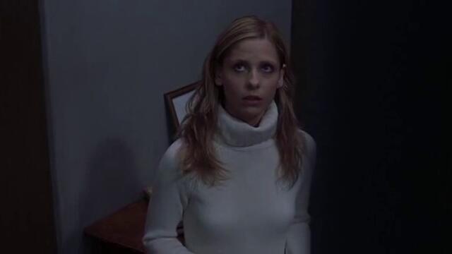 Косата на Каяко се появява в стаята, където е Ема - The Grudge 1