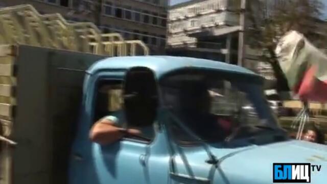 Полицай не издържа и изкрещя пред камерата на Блиц Tv: Айде бе, ела, като си мъж, бе!