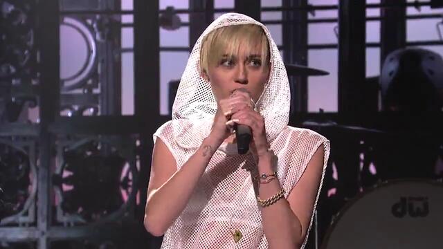 Miley Cyrus - We Can't Stop (Live On SNL)