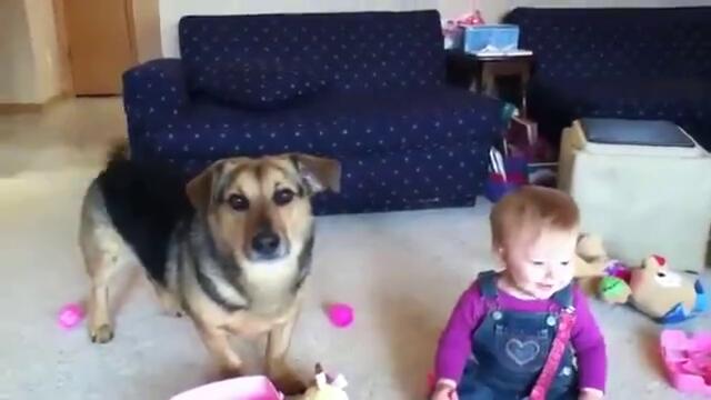 Куче балончета и бебе - смях