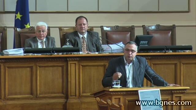 НС освободи скандалния Филип Златанов