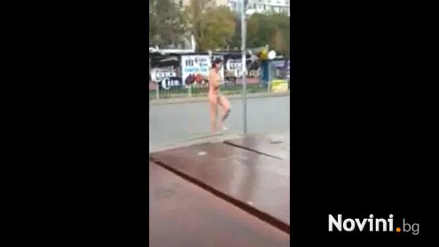 Чисто голо момиче се мотае в Студентски град (любителски кадри)