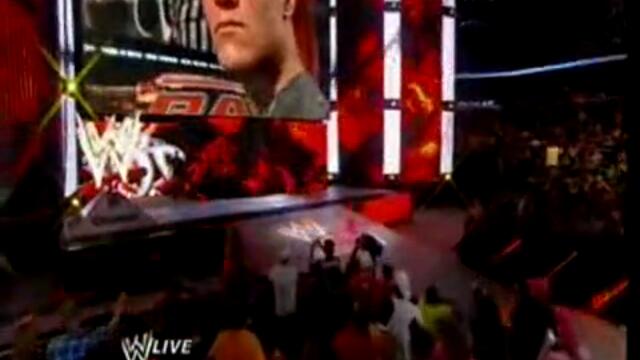 Подписването на договора между Daniel Bryan и Randy Orton за Hell In A Cell 2013 - 211013 vs H