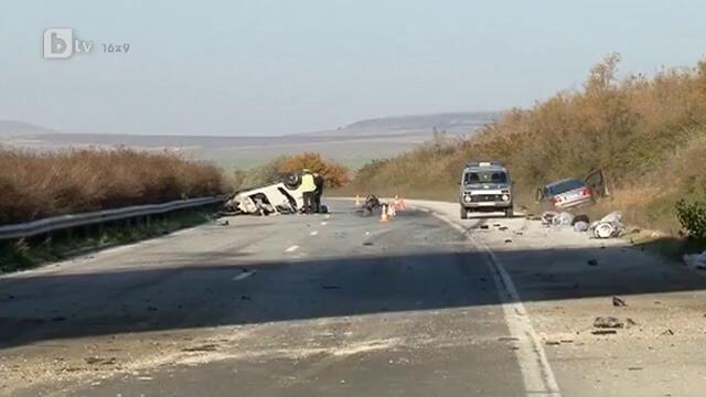 Тежка катастрофа между две коли на магистрала „хемус" край Девня