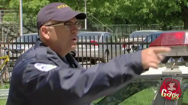 Скрита камера - Cop Locks Keys In Car Prank