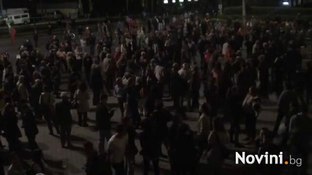 Стотици граждани блокираха кръстовището пред Ректората