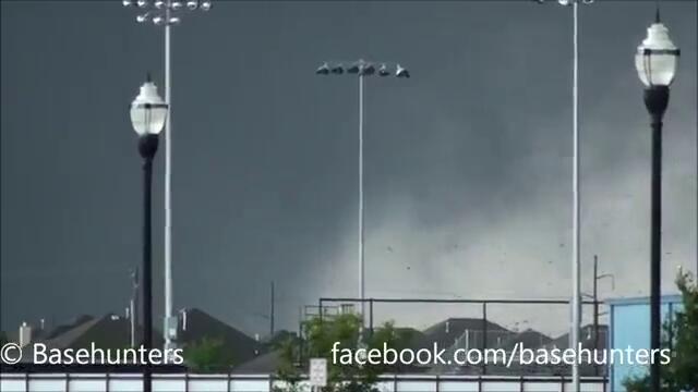 Ужасяващо торнадо в Оклахома