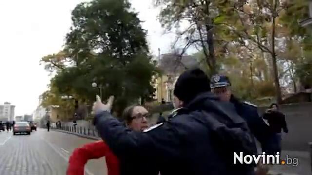 Полицейско насилие по улиците на София