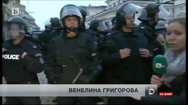 Сблъсъци по време на протеста около парламента