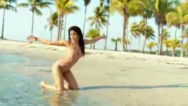 Priyanka Chopra - Exotic ft. Pitbull 2013