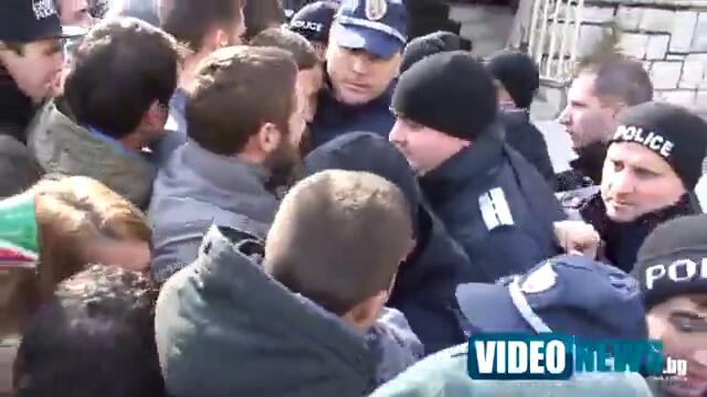 Напрежение и сблъсък на ул.оборище между студенти и полиция