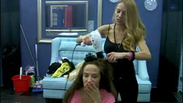Златка изправя косата на Маги - Биг Брадър 2013