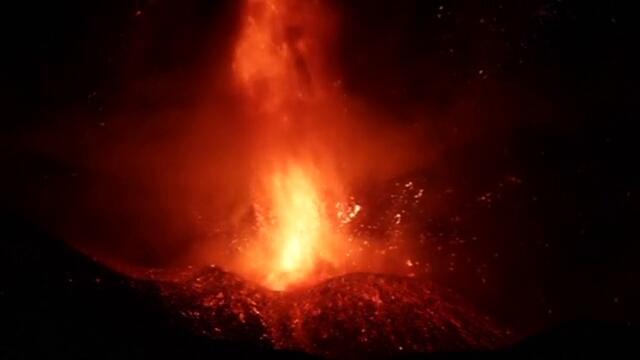 Изригване на вулкана Етна (видео)