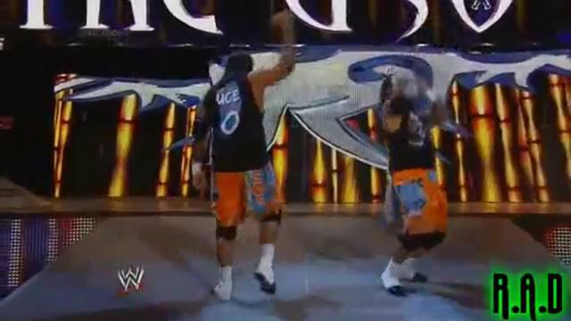 The Shield vs Rey Mysterio &amp; The Usos - Wwe Smackdown 221113