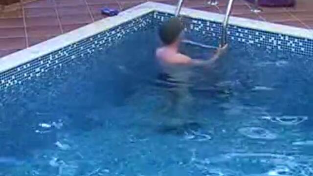 Денди прави водна гимнастика - Биг Брадър 2013