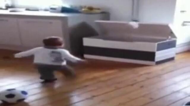 Бебе на 1 година с уникалeн талант!