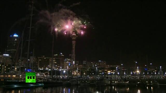 Dazzling New Year fireworks - US, Russia, UK, China &amp; New Zealand ring in 2014
