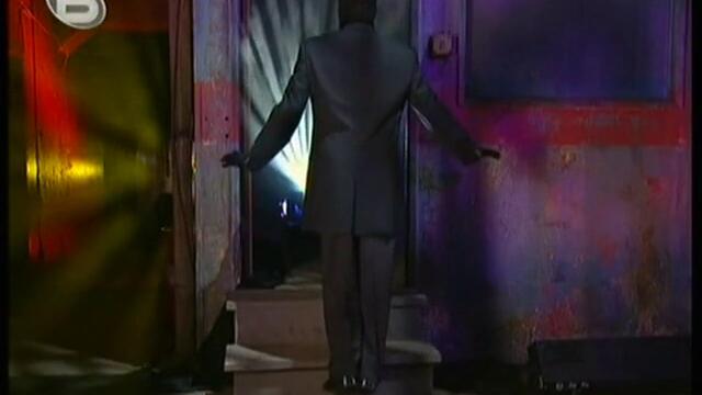 Магът се изкачва по стълби с третия си крак - Разбулените тайни на Магията