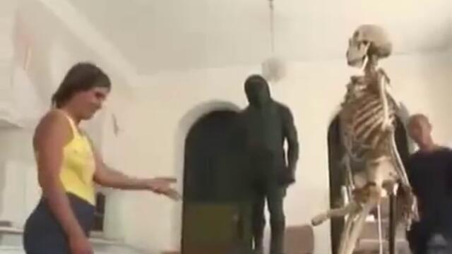 ( Смях ) Скрита Камера - '' Изненада в Музея ''