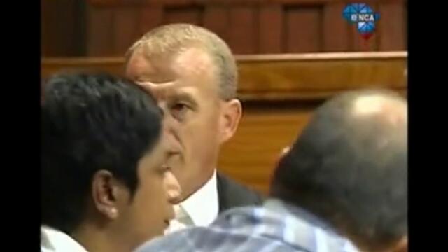 Писториус предлага 200 000 долара на родителите на Стеенкамп