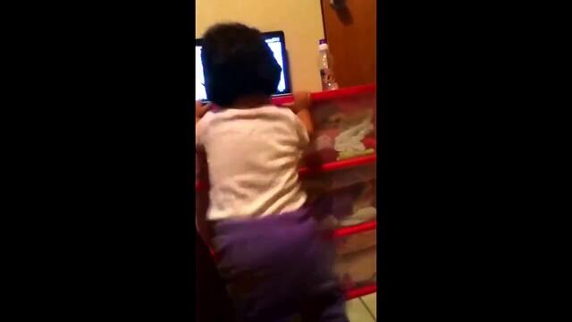 Компилация смешни бебета 2014