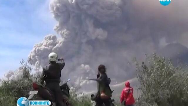 14 души загинаха след изригване на вулкан в Индонезия