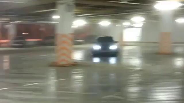 Дрифт в подземен паркинг на Сочи