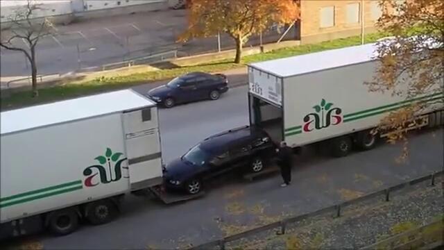 Необичаен начин за товарене на кола в камион