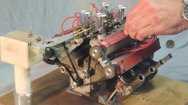 &quot;schillings &quot;v8 80cc миниатюрен двигател , като малко бижу е ,работи с великолепен звук !