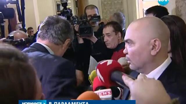 Росен Петров - в опит да агитира депутати