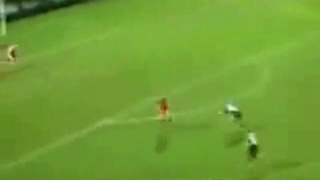 Играч пребива целия си отбор