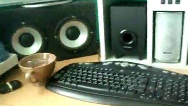 2 000 вата бас под бюрото