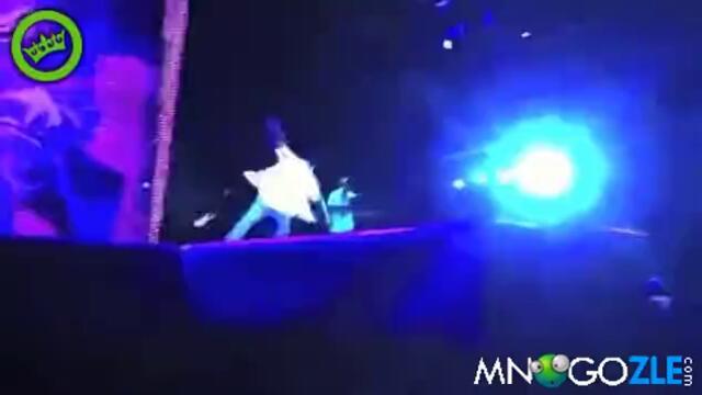 Кание Уест се пребива на сцената