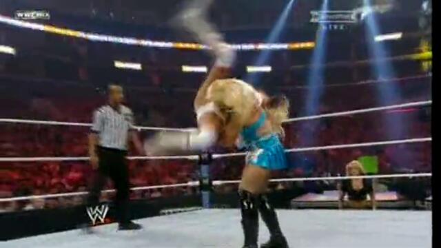 SummerSlam 2011 -  Kelly Kelly vs Beth Phoenix