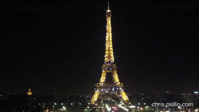 Айфеловата кула през нощта - Красота/ Високо качество/