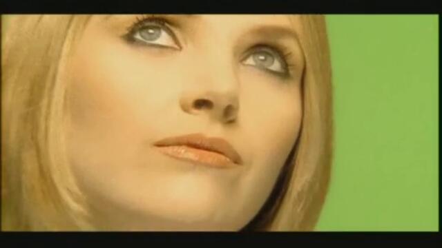 Saint Etienne - Hes On The Phone