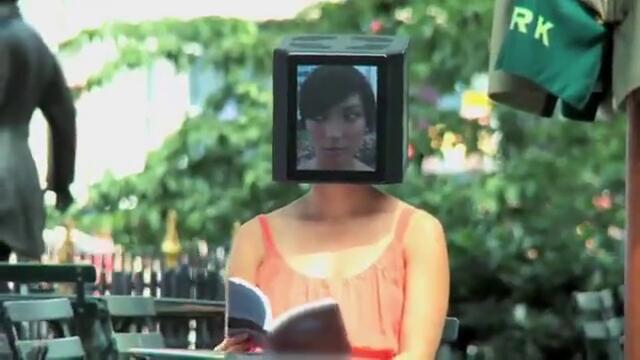Момиче с Ipad глава